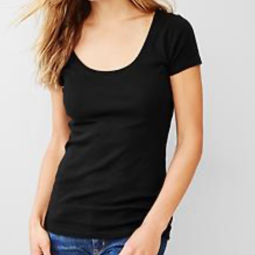 Old Navy Slim-Fit Scoop-Neck Tee in Black Jack